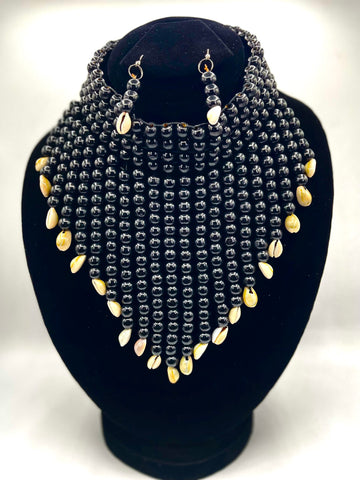 Beads With Shell Neck Set